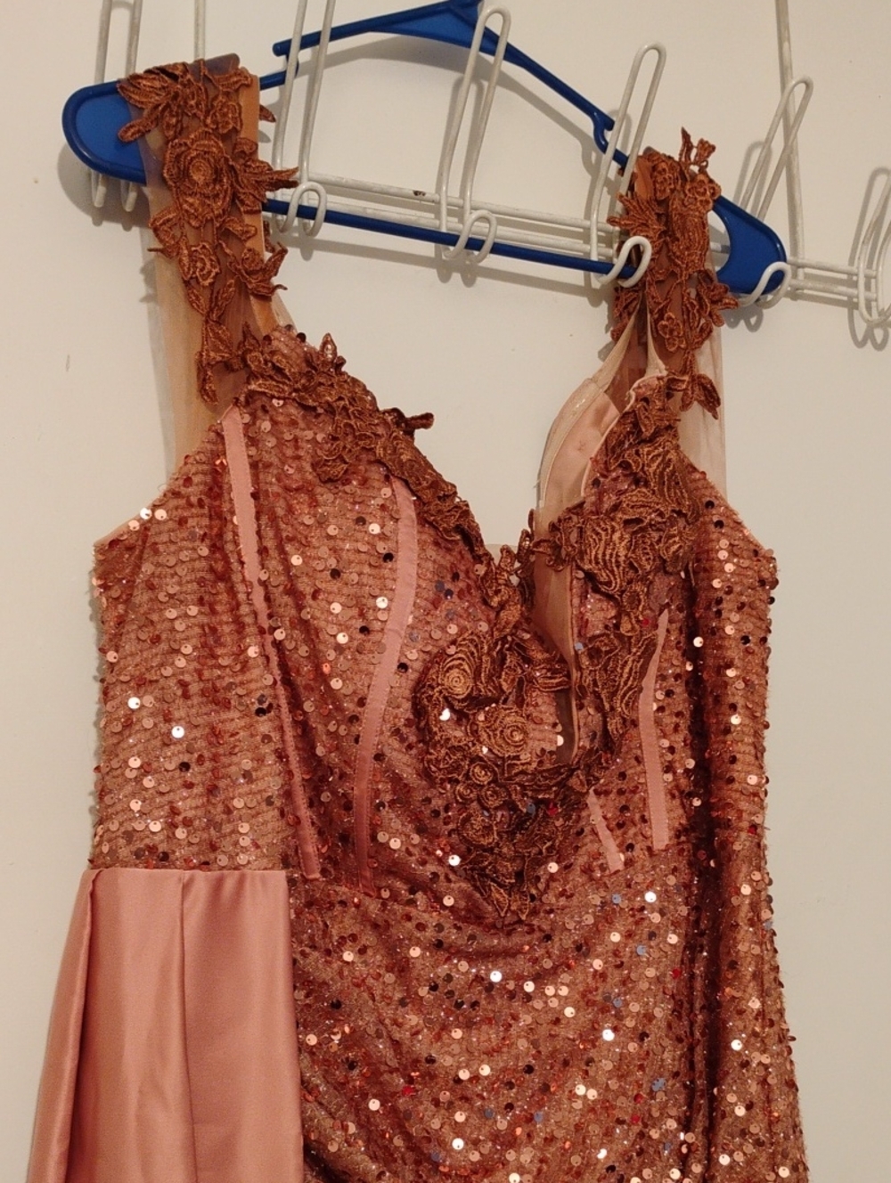 Embellished Sequined Lace Evening Dress - Rose Gold